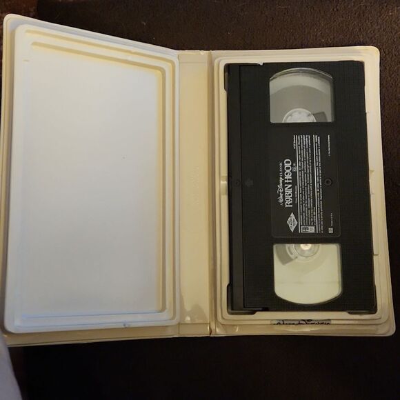 Walt Disney Classic "Robin Hood" VHS home video tape - Picture 3 of 3